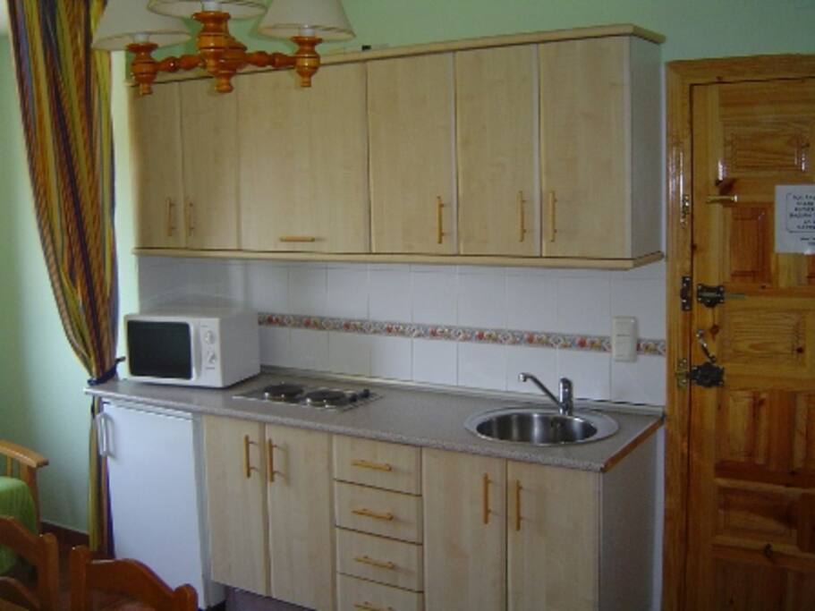 Cocina, dentro de la misma habitación del salón.