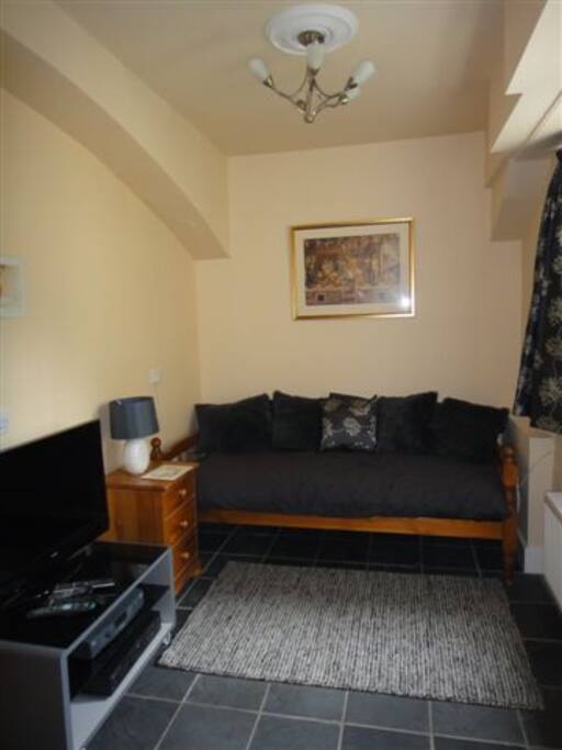 Other end of twin bedroom