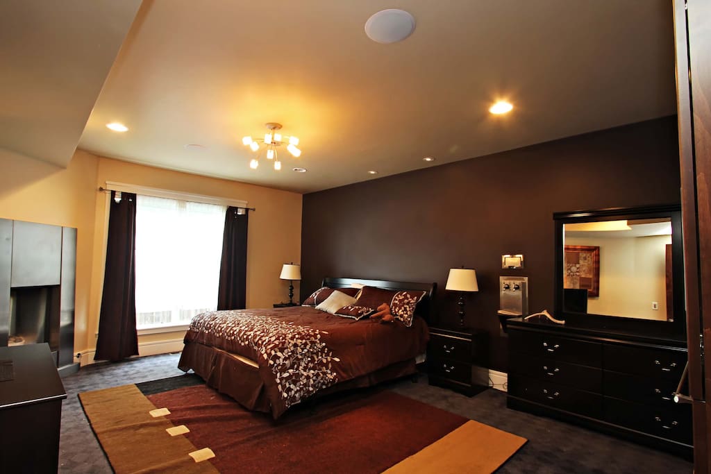 King sized bed in master bedroom Suite
