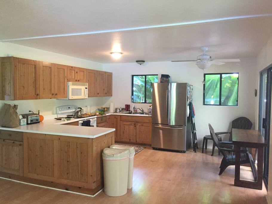 Large, clean, fully stocked kitchen