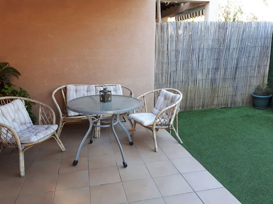 Terrasse avec coin jardin (photo 2)