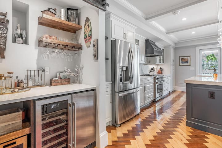 Perfectly Renovated Home w/ Private Outdoor Oasis gallery image 2