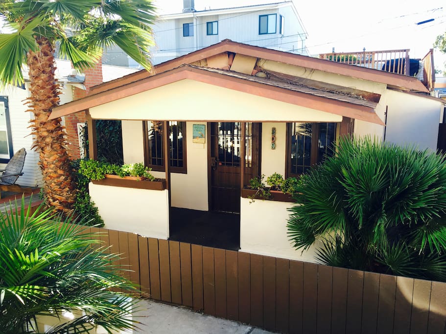 Nice roof deck to BBQ and enjoy the sun!