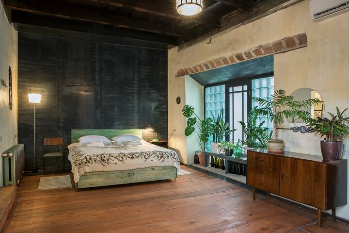 Moustache and Key (Key to the Left)