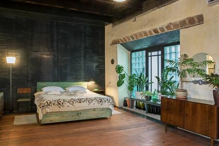 Moustache and Key (Key to the Left)