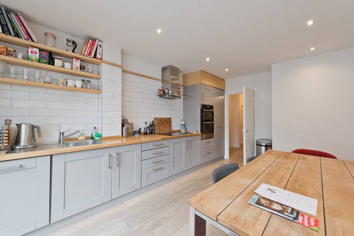 Modern house in Dublin’s city centre gallery image 2