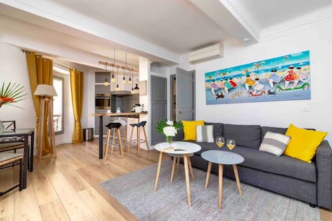 Top Airbnb: Large 2-person apartment in the heart of Old Antibes, close to the beach🏖 in Antibes