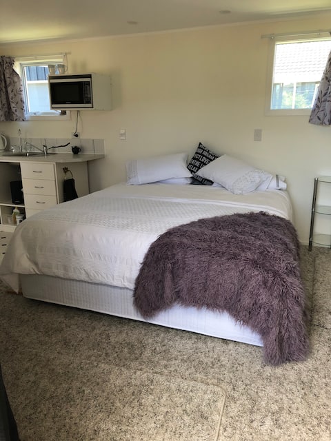 Successful Airbnb property: RIVERTIME. Central Taupo set up for a lovely stay in Waikato
