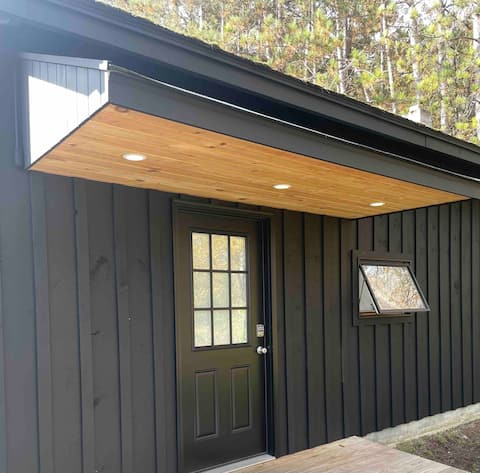 Birch House - lake, green trees + modern comforts