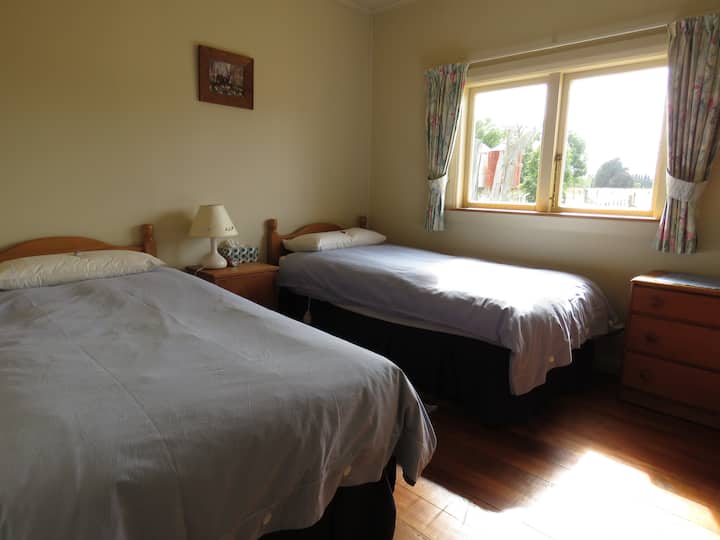 Kuwarto na may twin bed