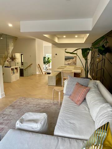 Contemporary 3BR Family-Friendly Oasis Close to DT gallery image 3