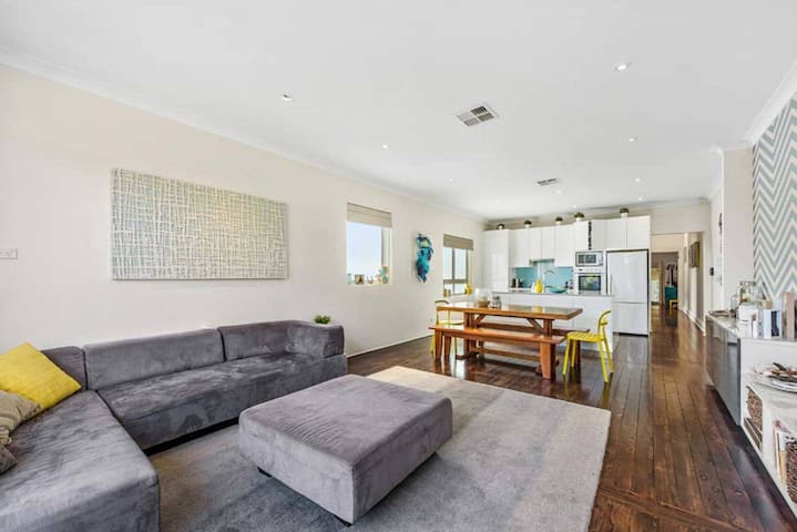 Full of Sunshine North Bondi Home gallery image 2
