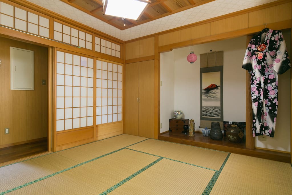 Japanese-style room(4 people sleep on futons)
