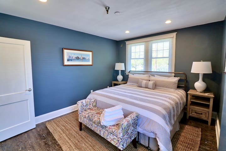 Gybeset Eastport Inn