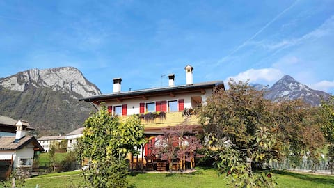 Casa Val del Mis - overlooking a large garden