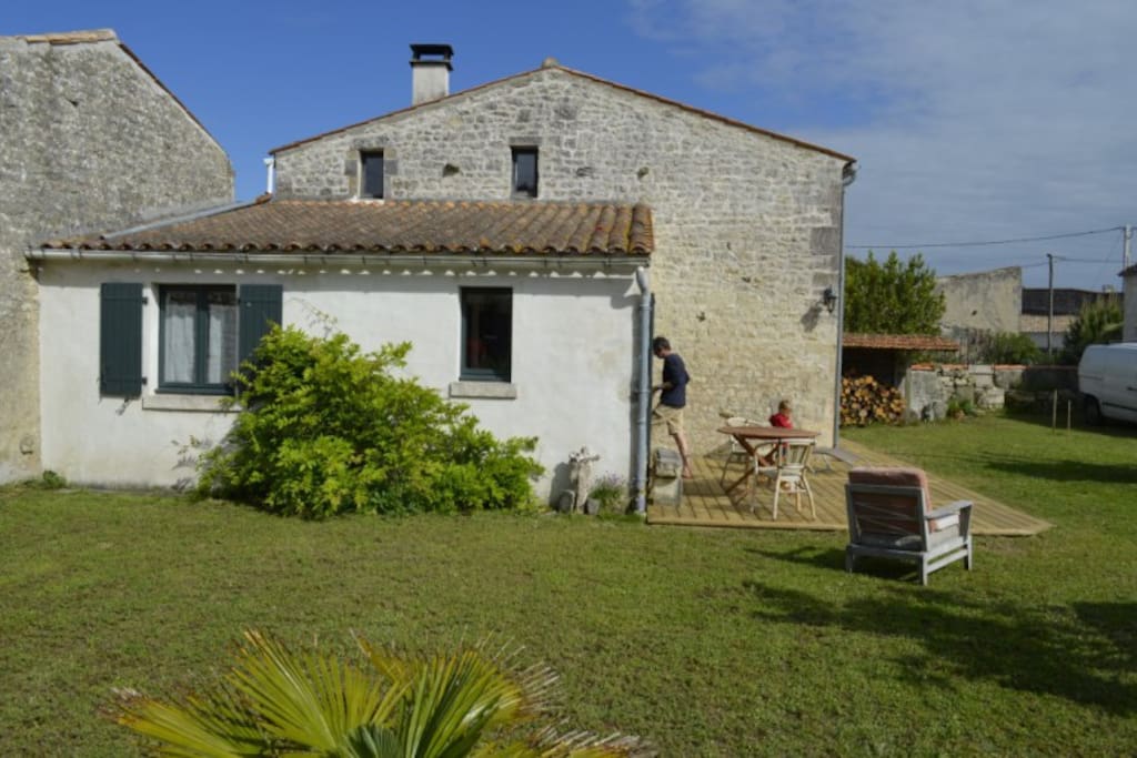 Pas de vis à vis, vue dégagée sur le jardin depuis la chambre