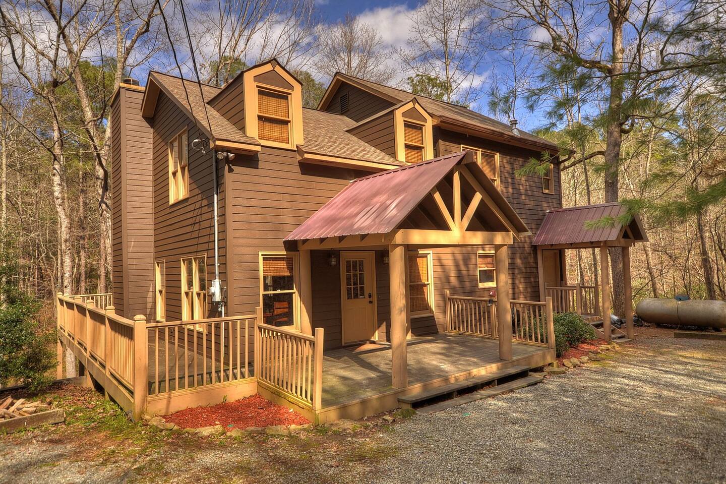 Clear Creek Cabin Is A Peaceful And Quite 4 Bed 2 Bath Cabin That