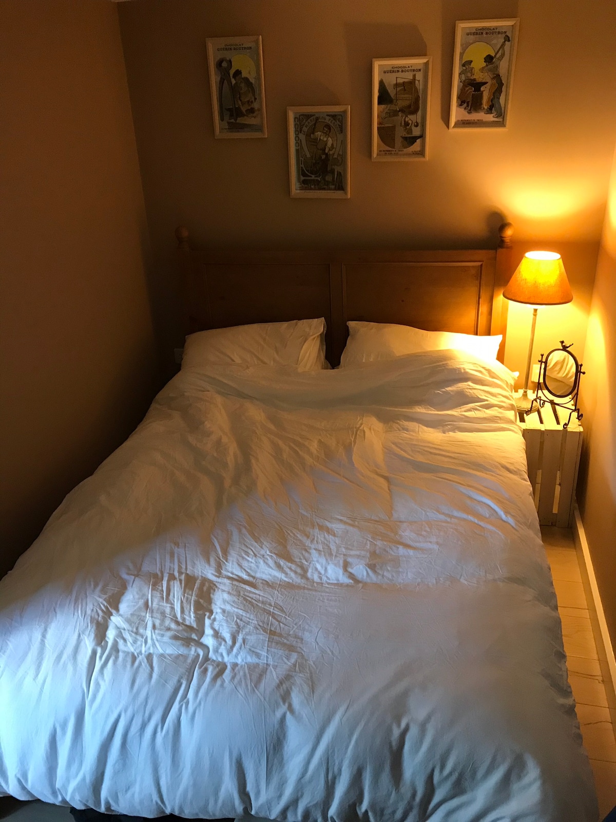 Dormitorio con cama king size