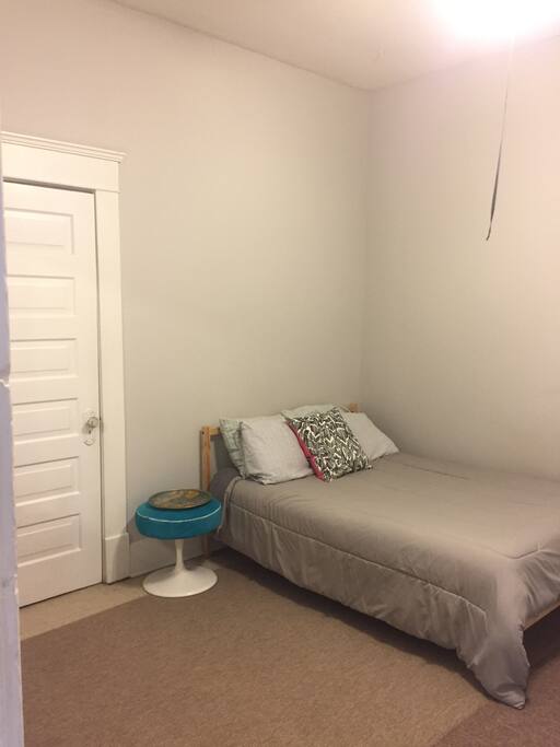 Bedroom w closet