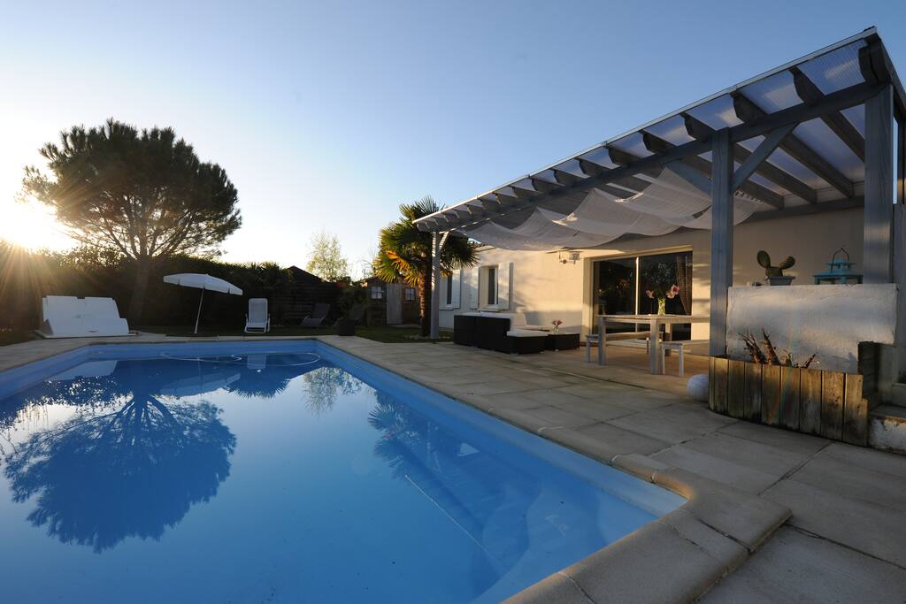 Grande piscine sans vis-à-vis