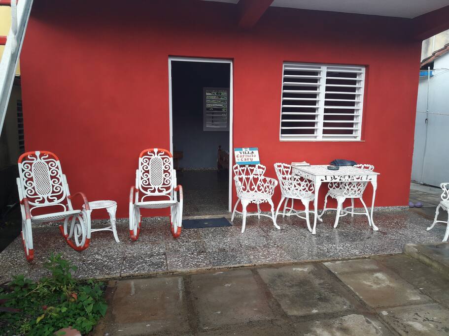 Room (private entrance)