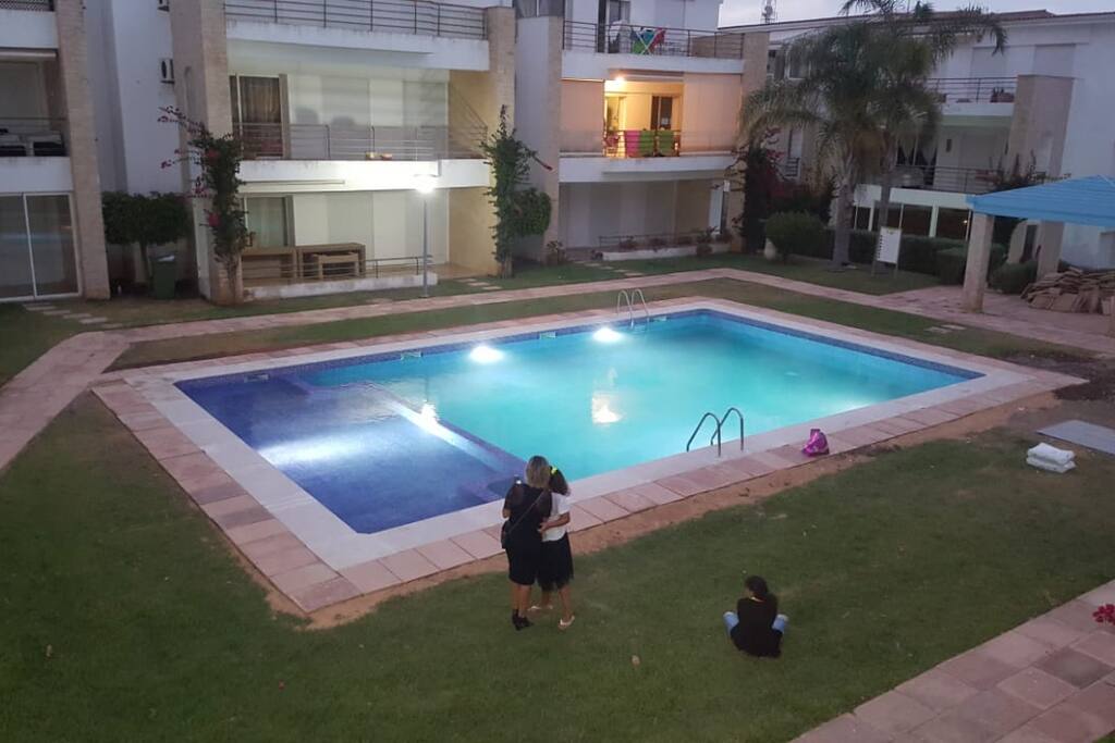 C'est la piscine d'en face
