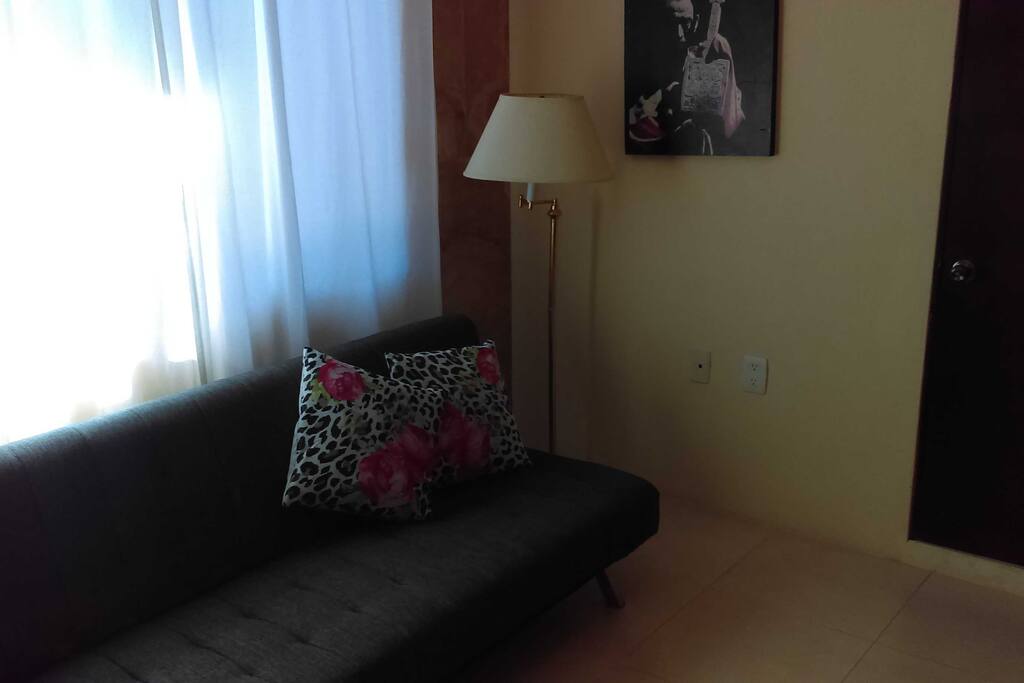 SALA CON SOFA CAMA MATRIMONIAL