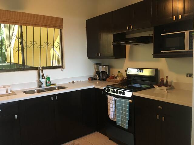 Oceanview Cozy Condo close to beach and town