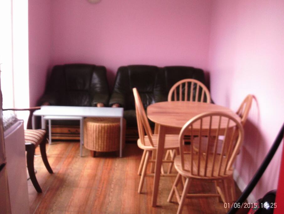 Open kitchen/dining