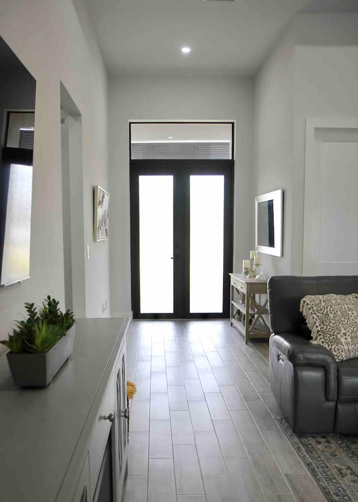 Villa Oasis - Modern House - Beautifully Furnished - Cape Coral, FL