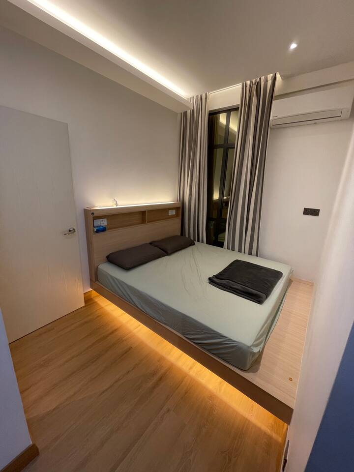 Მთავარი საძინებელი ცალკე ტუალეტით