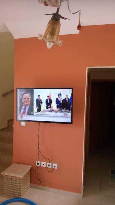 Flat screen tv.