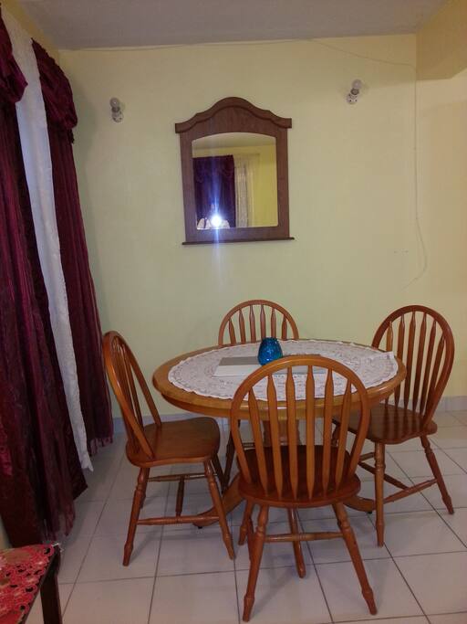 Intimate eating area