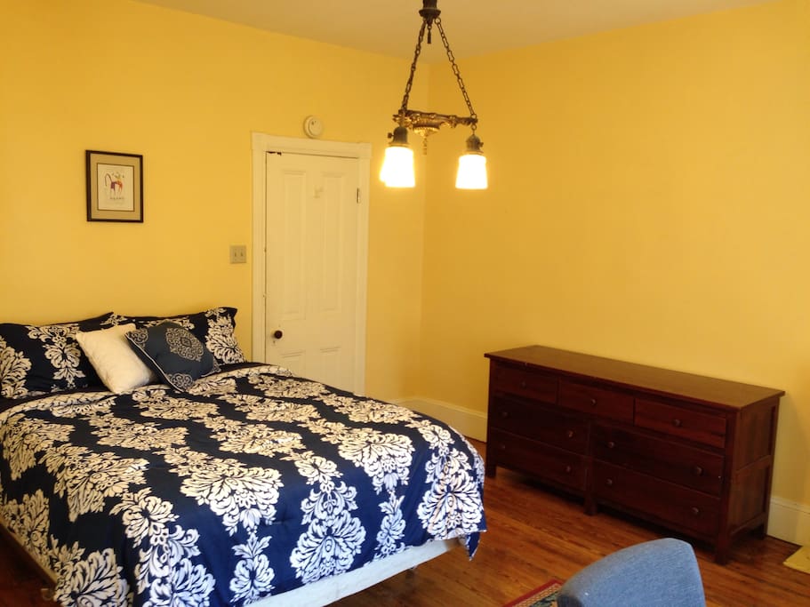 Queen size bed with new memory foam and spring mattress.