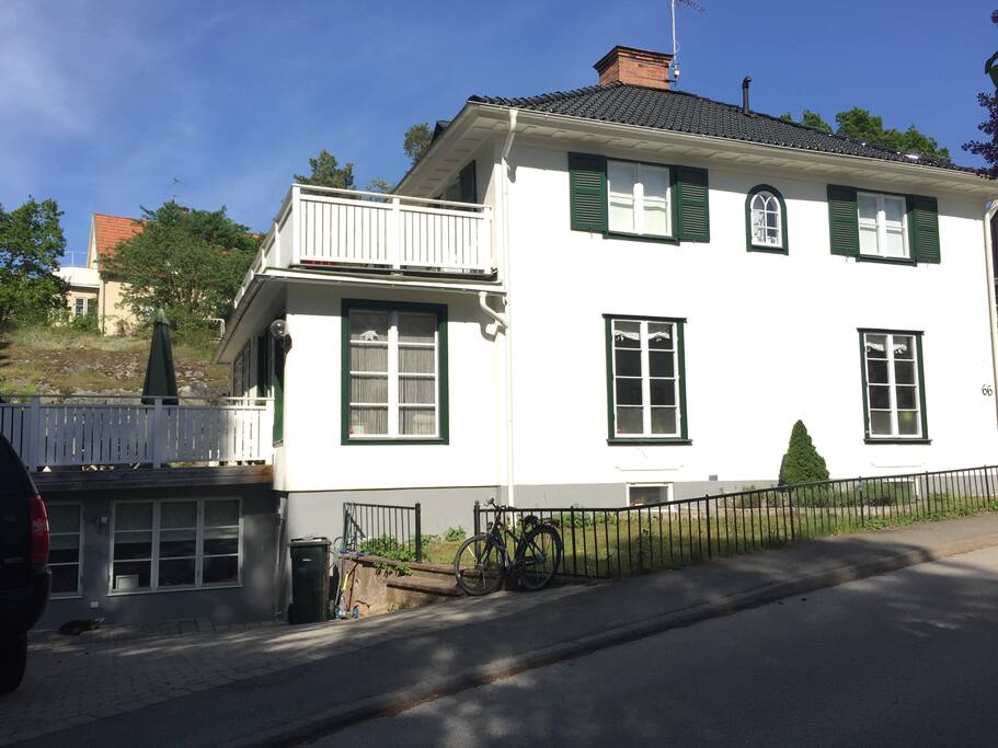 A three floors are living areas of total 327 m2