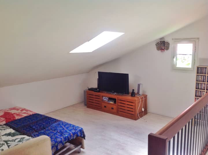 Mezzanine na poschodí, vedľa oboch spální 