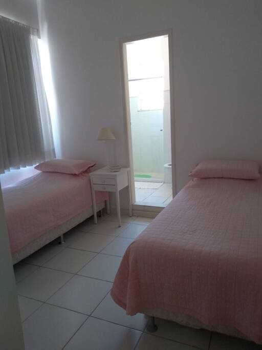 Suite 2 solteiros, a cama da direita é bicama
