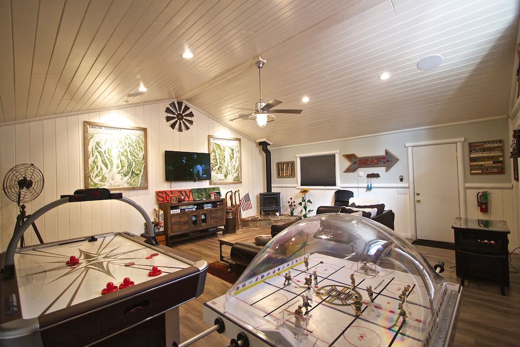 Huge game room, bubble hockey, air hockey, classic video game machine, 60 inch tv, board games and huge couch.