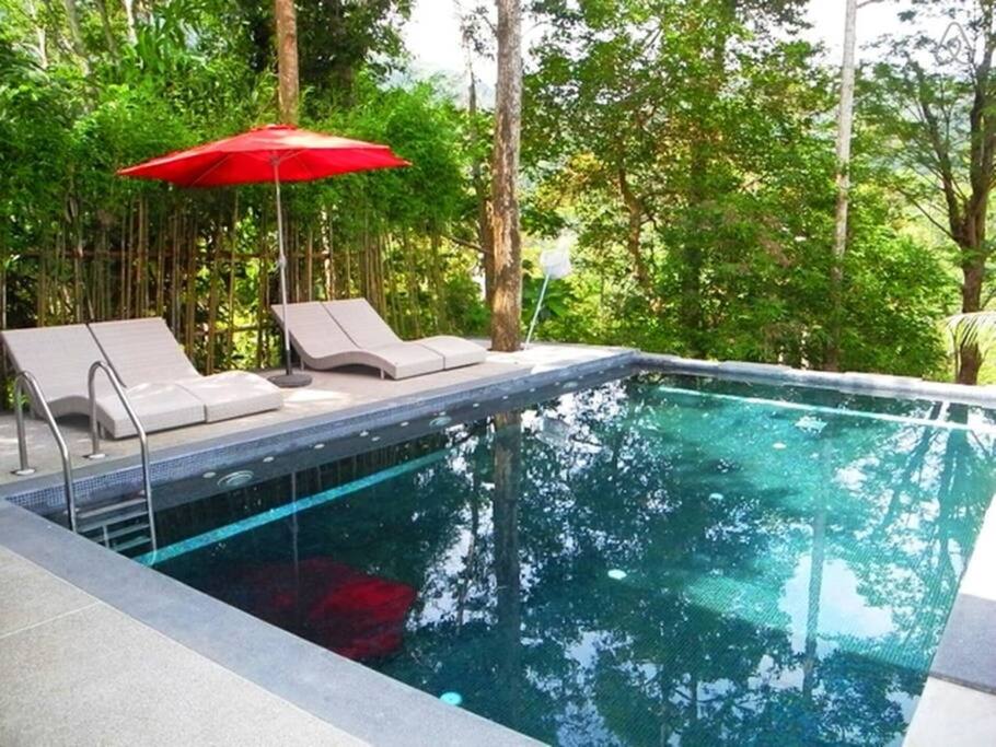 Second pool with gym