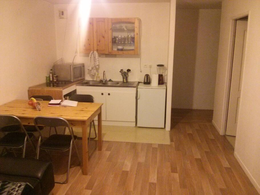 La partie cuisine.
