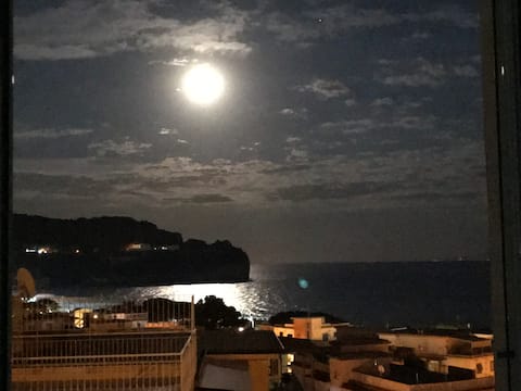 Renovated two-room apartment less than 300 meters from the sea