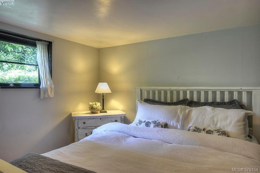 Queen bed