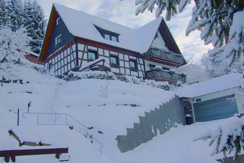 Home with Garden, Hallenberg