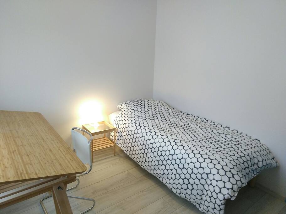 La deuxième chambre avec lit 90 x 200 cm