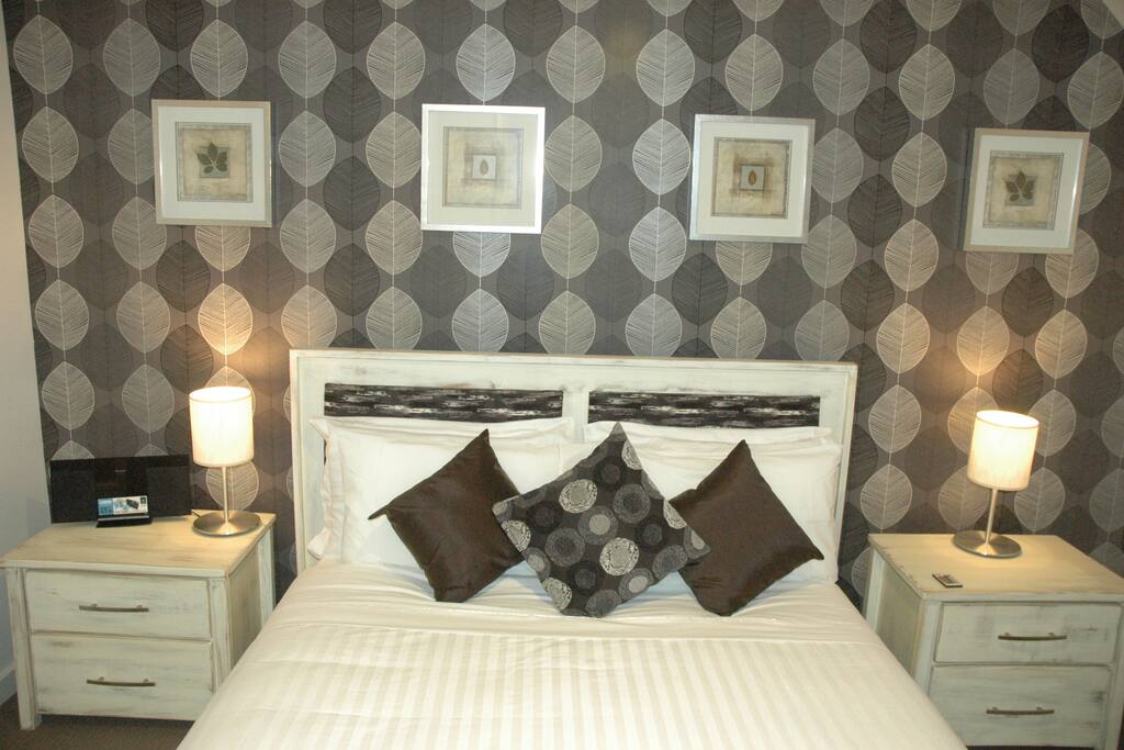 Queen size bed.