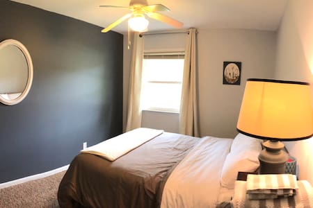 Convenient & Cozy 1 BR in Home Near GRR Airport!