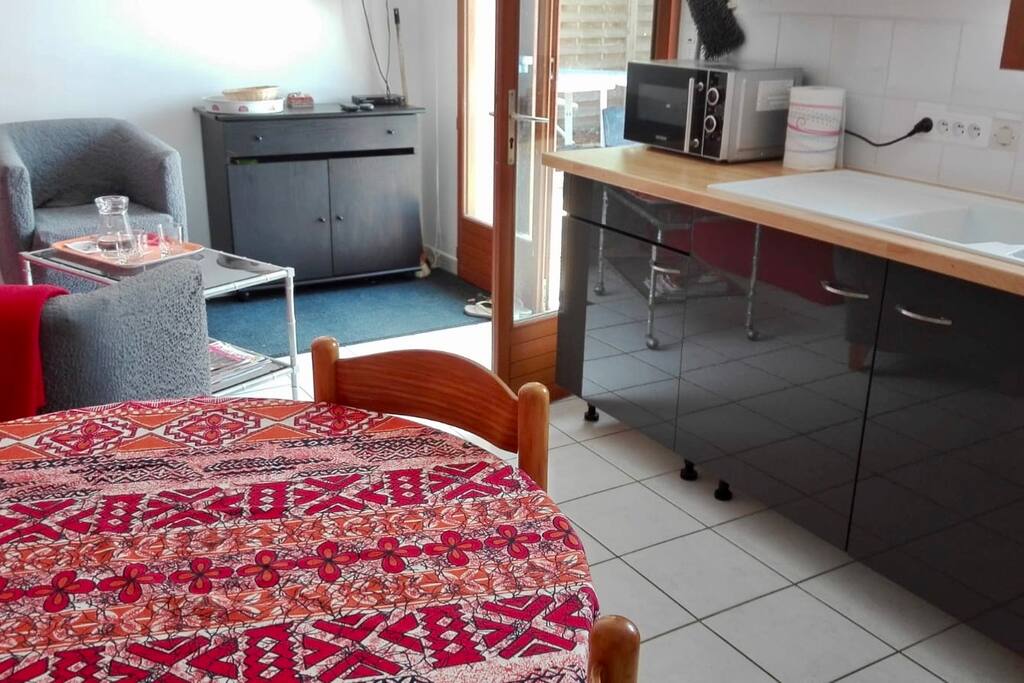 Cuisine lumineuse et équipée