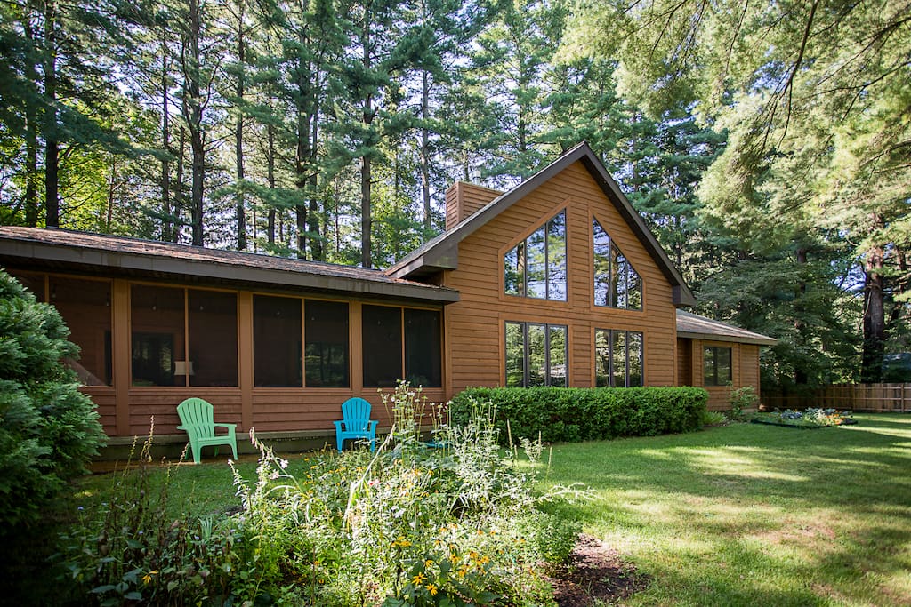 "The Pines" in Union Pier...yearround getaway Cabins for Rent in