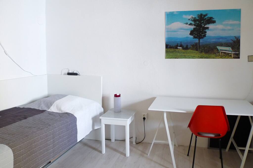 Single bed + desk
