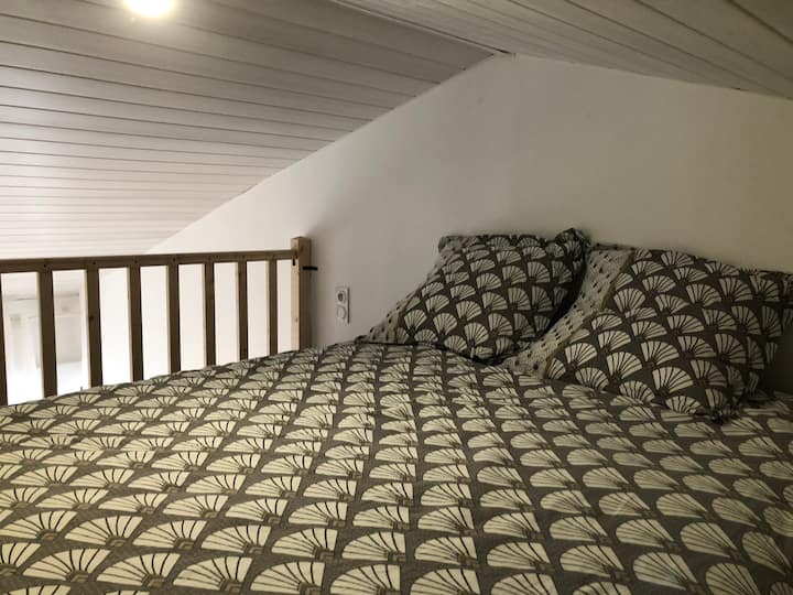 Ambienti i dhomës së gjumit